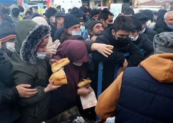 Erzincan'da bedava sucuk ekmek izdihama neden oldu
