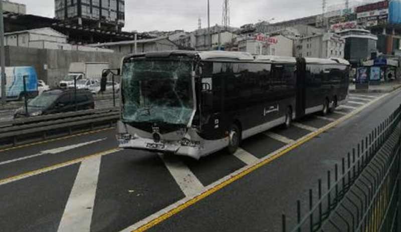 Esenyurt'ta metrobüs kazası: 7 yaralı