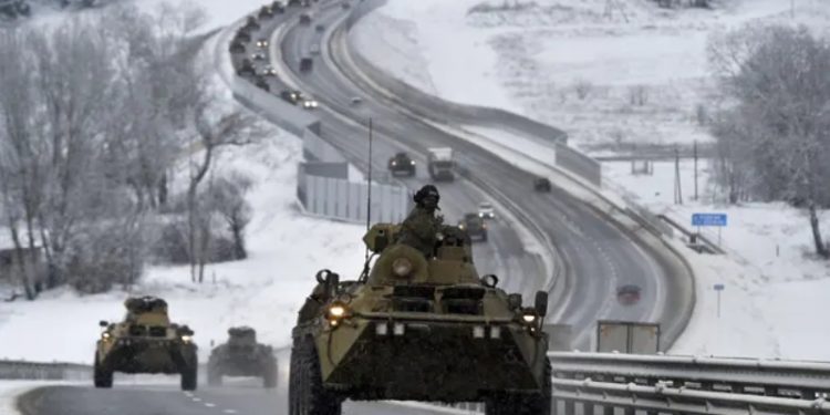 Eski Ukrayna savunma bakanı: Rusya'nın Kiev'i almaya yetecek kadar askeri hazır durumda