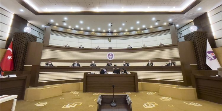 Eski yüksek hakimler ‘Balyoz davasında kararı onamak suçundan’ Yüce Divan’da