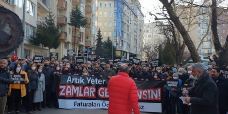 Eskişehir'de fatura protestosuna polis müdahalesi