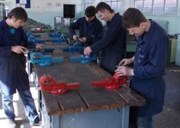 Eğitim Sen: Meslek lisesi öğrencileri 'staj' adı altında 'ucuz iş gücü' olarak çalıştırılıyor