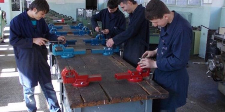 Eğitim Sen: Meslek lisesi öğrencileri 'staj' adı altında 'ucuz iş gücü' olarak çalıştırılıyor