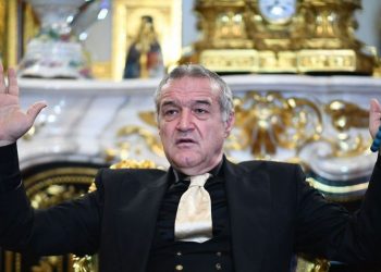 FCSB'nin Başkanı Gigi Becali: Covid-19 aşısı olan oyuncuları oynatmayacağız