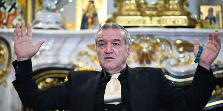 FCSB'nin Başkanı Gigi Becali: Covid-19 aşısı olan oyuncuları oynatmayacağız