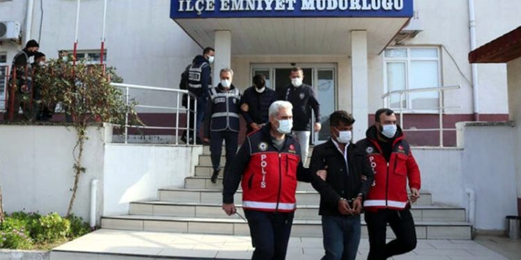 'FETÖ' soruşturması bahanesiyle 209 bin dolar dolandırıldı