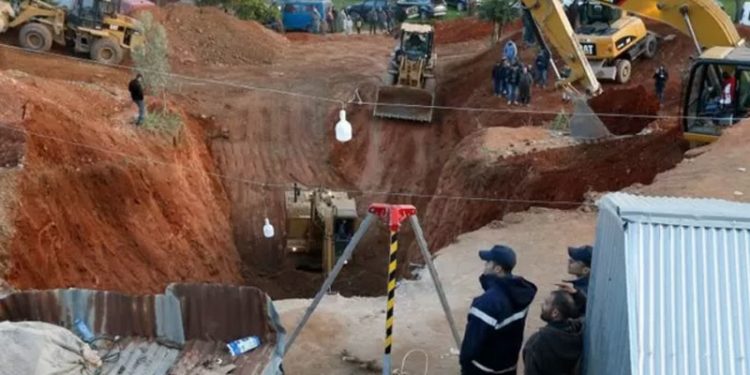 Fas'ta kuyuya düşen beş yaşındaki çocuğu kurtarma mücadelesi