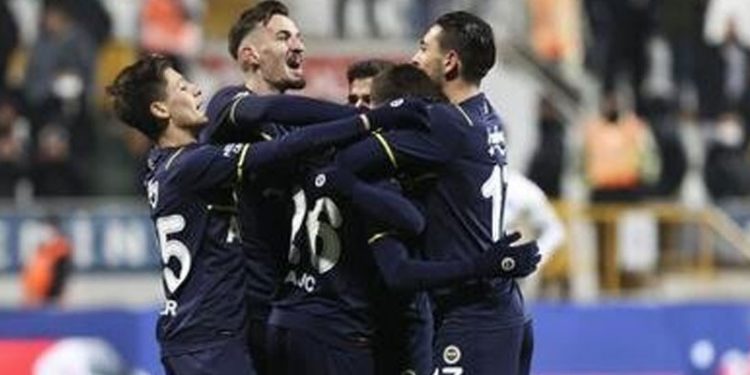 Fenerbahçe, 90+1'de hayat buldu!