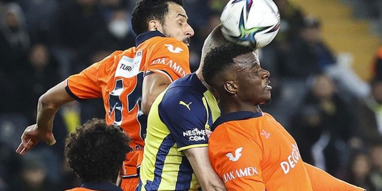 Fenerbahçe evinde Medipol Başakşehir'e yenildi