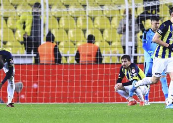 Fenerbahçe, geçen sezonun gerisinde