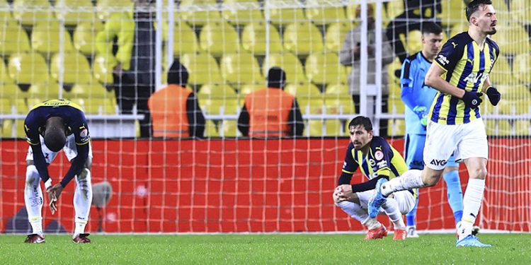 Fenerbahçe, geçen sezonun gerisinde