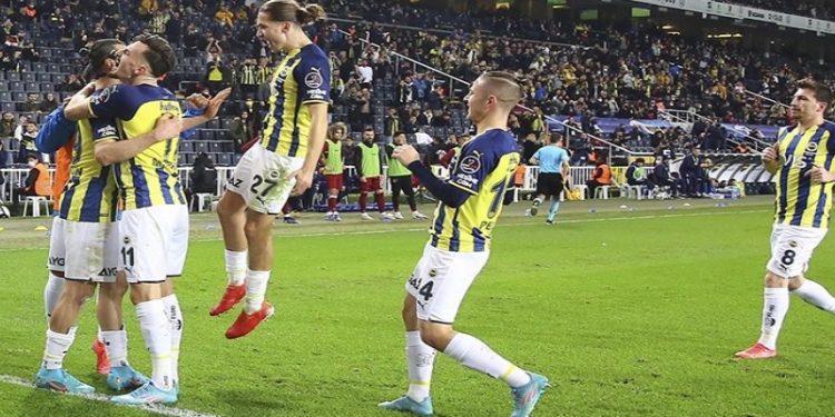 Fenerbahçe, üst üste 2. galibiyetini elde etti