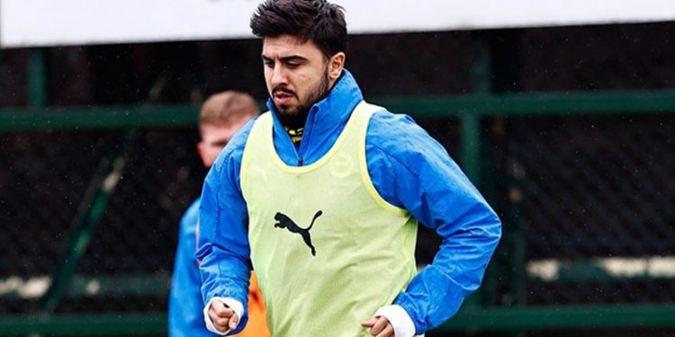Fenerbahçe'de milli futbolcu Ozan Tufan antrenmana çıktı