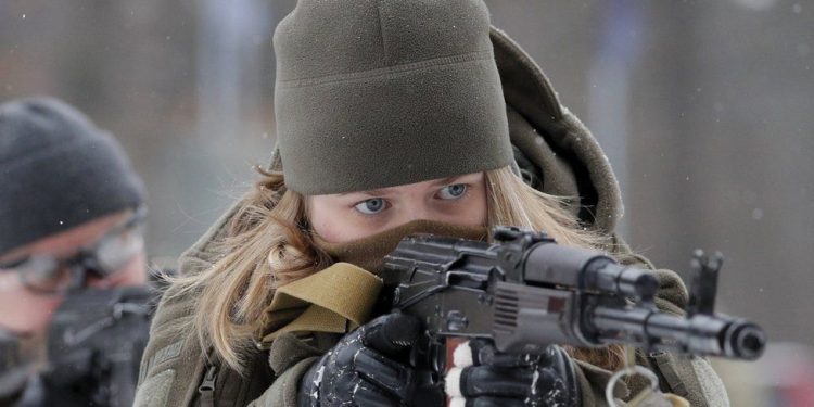 Fransa Cumhurbaşkanı Macron: Ukrayna'da savaşı önleyecek bir anlaşmaya ulaşılabilir