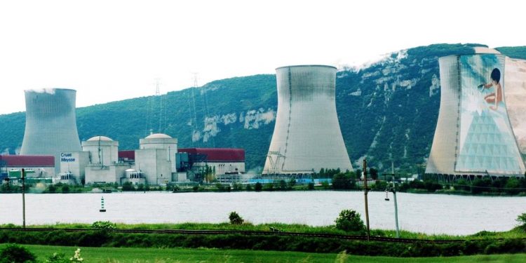 Fransa'da nükleer santralde çıkan yangın kontrol altına alındı