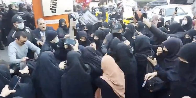 Furkan Gönüllüleri’nin basın açıklamasına polis müdahale etti