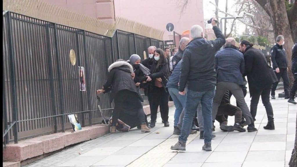 Gülistan Doku’nun ailesi, Adalet Bakanlığı önünde gözaltına alındı