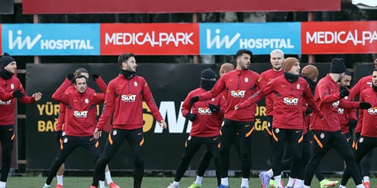 Galatasaray 5 eksikle Antalya'da