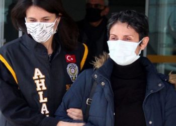 Gazeteci Hülya Kılınç, ‘Ahlak’ polisi tarafından cezaevine götürüldü