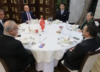 Genel başkanların ardından il başkanları yemekte buluştu