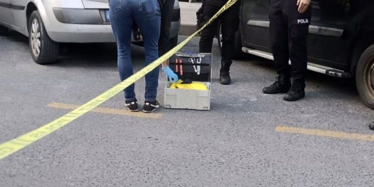 Genç kadın erkek arkadaşını emniyet kemeriyle boğarak öldürdü