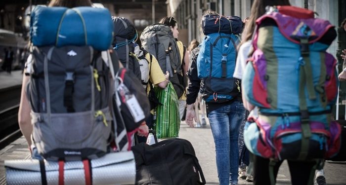 Gençlerin 4’te 3’ü politikacılara güvenmiyor, yüzde 73’ü Türkiye dışında yaşamak istiyor