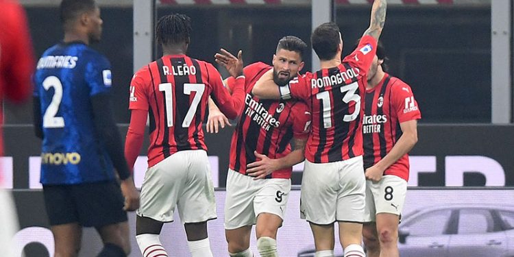 Giroud sahneye çıktı; Milan, 1-0 geriye düştüğü maçta Inter'i 2-1 mağlup etti.