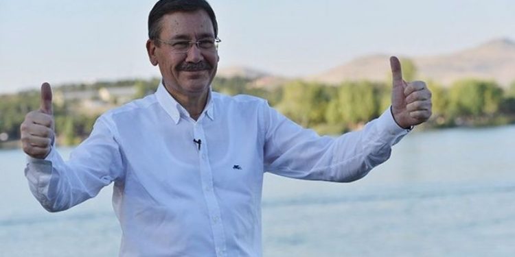 Gökçek hakkındaki 'FETÖ üyesi' şikayetlerinde karar: 'Terör propagandası değil sempati'