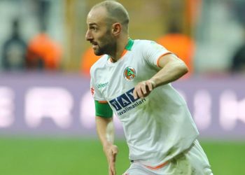 Görüşmeler başladı; Fenerbahçe'den Efecan Karaca harekâtı