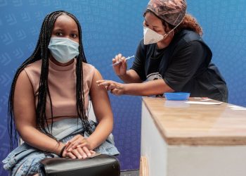 Güney Afrikalı bilim insanları, Moderna aşısının bir kopyasını üretiyor