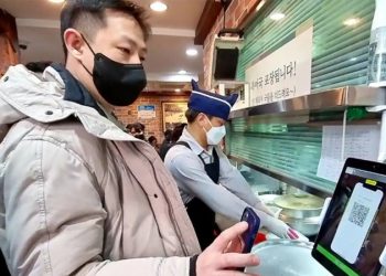 Güney Kore'de kapalı mekânlara girişte aşı kartı ve test zorunluluğu kaldırıldı