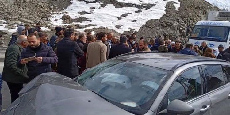 HDP Milletvekili Sait Dede'nin içinde olduğu araç kaza yaptı: 2 yaralı