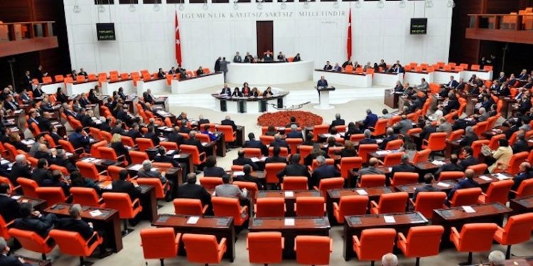 HDP'li Beştaş: Katil Gencer, Cumhurbaşkanından yardım istemiş