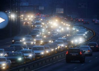 Halk sirenlerin &ccedil;aldığı Kiev'i terk ediyor