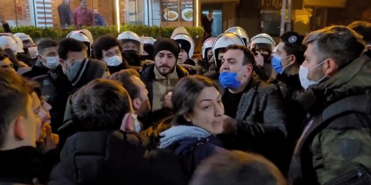 Halkın Hukuk Bürosu: Birsen Kars’ın cenazesinde gözaltılar var, defin engelleniyor