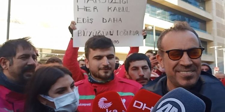 Haluk Levent’ten Yemeksepeti kuryelerine destek