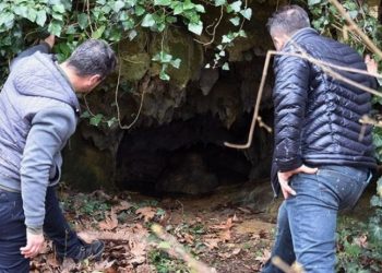 Hayvan otlatırken mağara keşfettiler