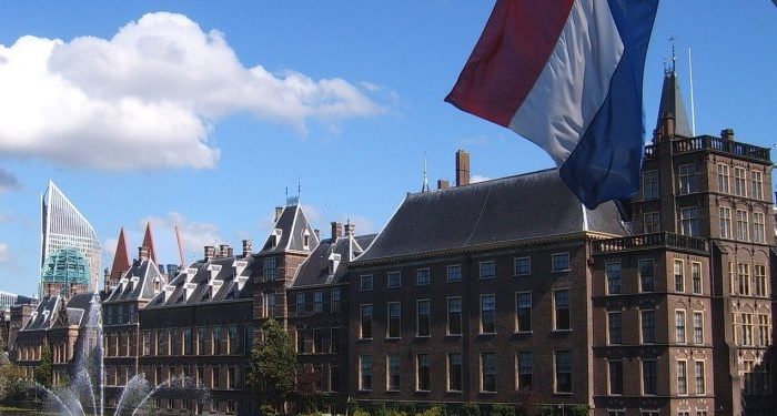 Hollanda, sadece başka ülkede doğana ‘göçmen’ diyecek