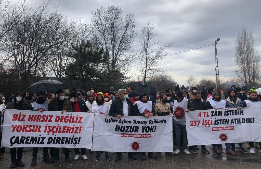 Hukukçular tartışıyor: Migros işçilerinin Tuncay Özilhan’ın evinin önüne gitmesi haklı mı?