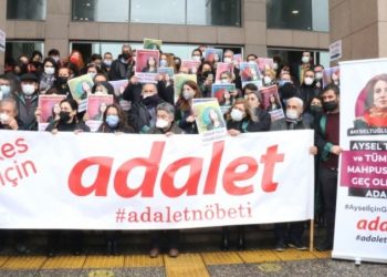 Hukukçular Tuğluk için adliye önündeydi: Serbest bırakın