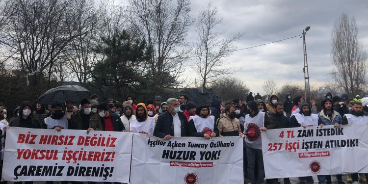 Hukukçular tartışıyor: Migros işçilerinin Tuncay Özilhan’ın evinin önüne gitmesi haklı mı?