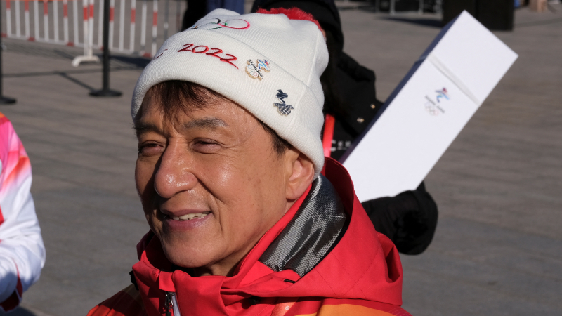 Jackie Chan, Olimpiyat meşalesini taşıdı