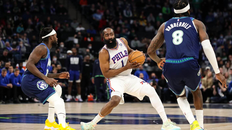 James Harden ilk maçında parladı