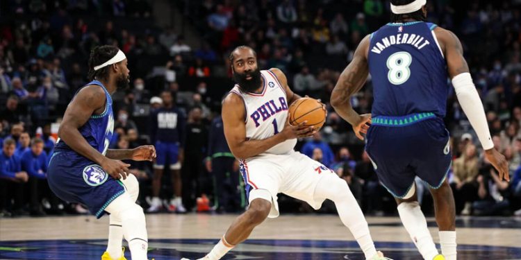 James Harden ilk maçında parladı