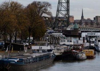 Jeff Bezos'un lüks yatının geçebilmesi için Hollanda'da tarihi köprü sökülecek