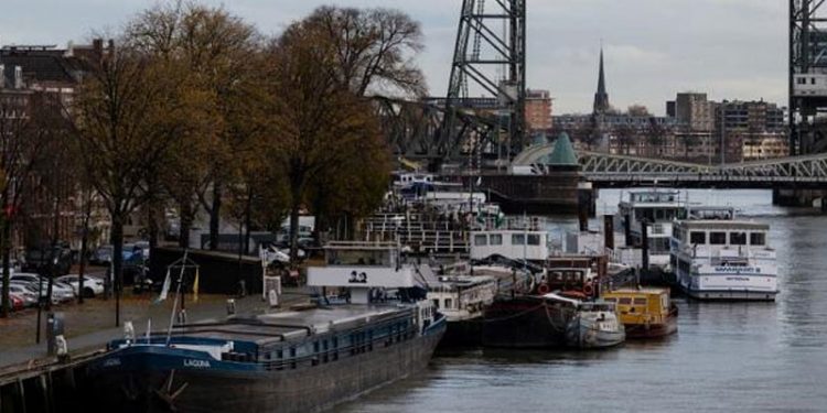 Jeff Bezos'un lüks yatının geçebilmesi için Hollanda'da tarihi köprü sökülecek