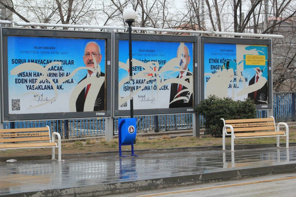 Kılıçdaroğlu’nun yer aldığı billboardlara zarar verildi