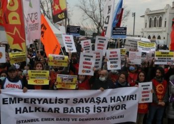 Kadıköy'de savaş karşıtı eylem: NATO'dan çıkılsın, üsler kapatılsın