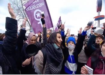 Kadıköy’de kadınlar fahiş zamları tencere ve tavayla protesto etti