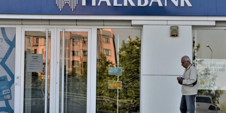 Kamu bankaları halkı unuttu; ihtisas kredileri dip yaptı!